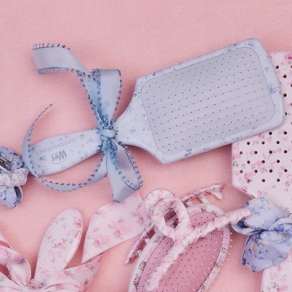 LoveShackFancy Other - Love Shack Fancy Paddle X Wet Brush
Detangler Hair Brush - Everblooming Rosettes